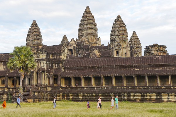 DISCOVER VIETNAM AND COMBODIA DEPARTS FROM HANOI – HALONG – SIEMREAP – SAIGON 8 DAYS 7 NIGHTS 