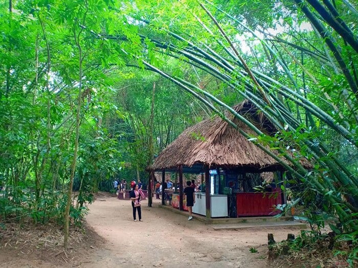 SOUTHERN VIETNAM 5 DAYS 4 NIGHTS SAIGON – CU CHI TUNNELS– CAO DAI TEMPLE – MEKONG DELTA
